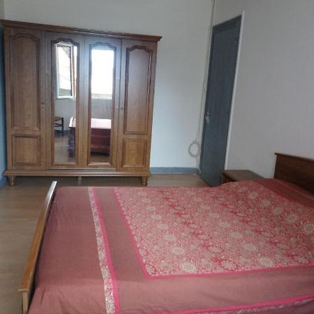 Hebergement Pour 2 Personnes,1 Chambres, Salon, Salle A Manger, Grand Garage Possibilite D'Un Lit 1 Personne Supplementaire Pour 15 Euros Sancoins Екстер'єр фото